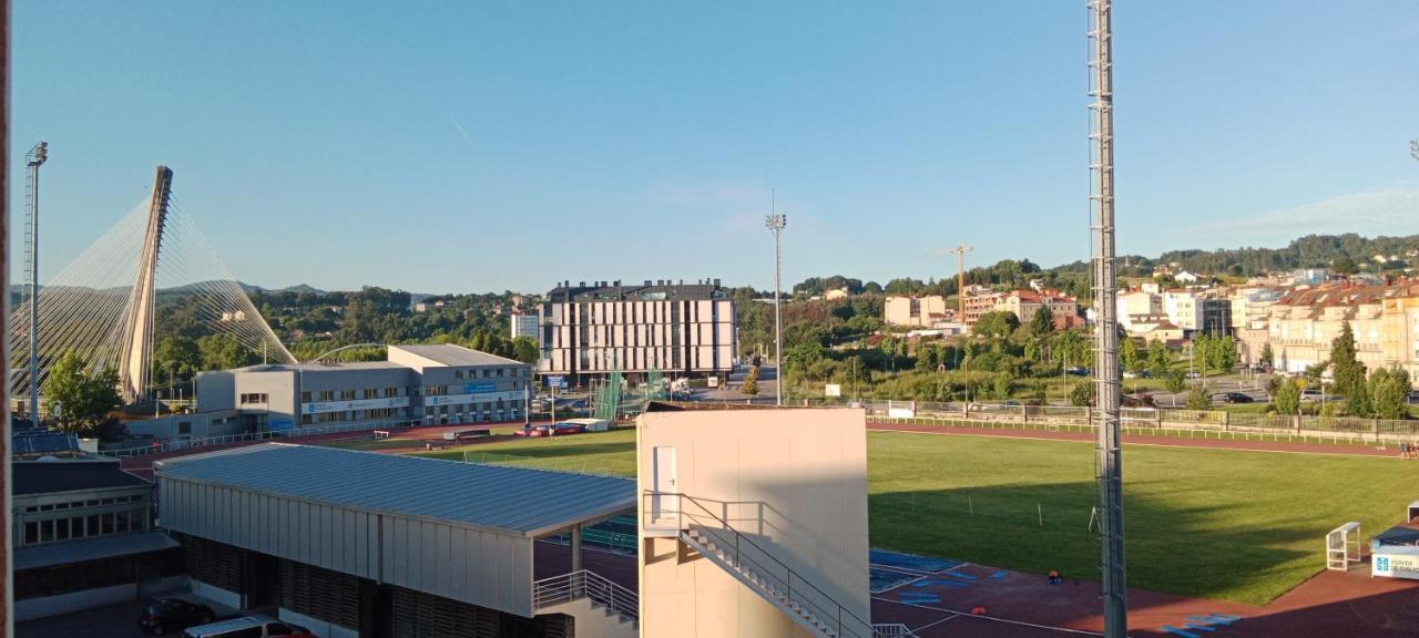 Vistas A La Pista De Atletismo Apartment Понтеведра Екстериор снимка