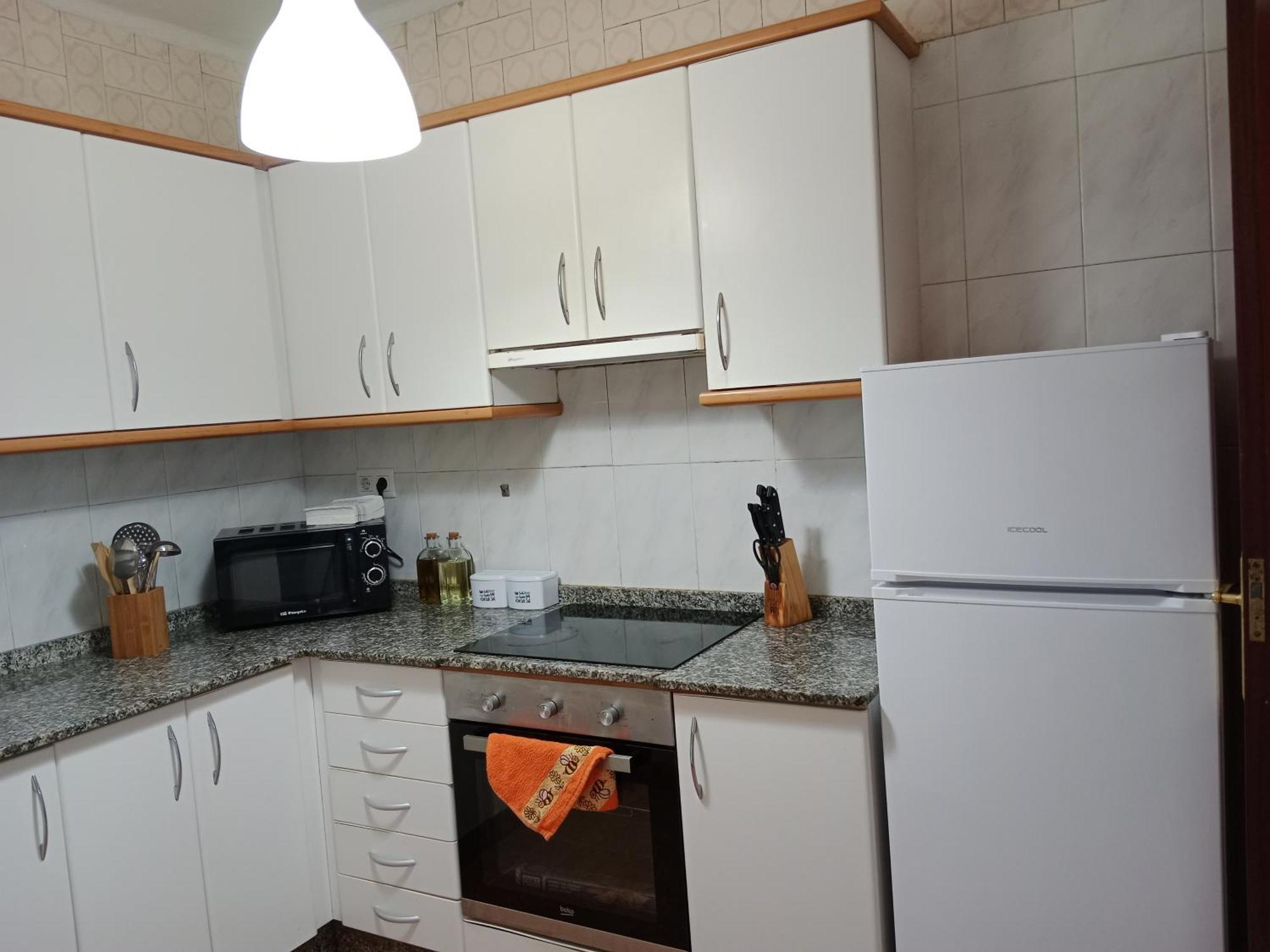 Vistas A La Pista De Atletismo Apartment Понтеведра Стая снимка